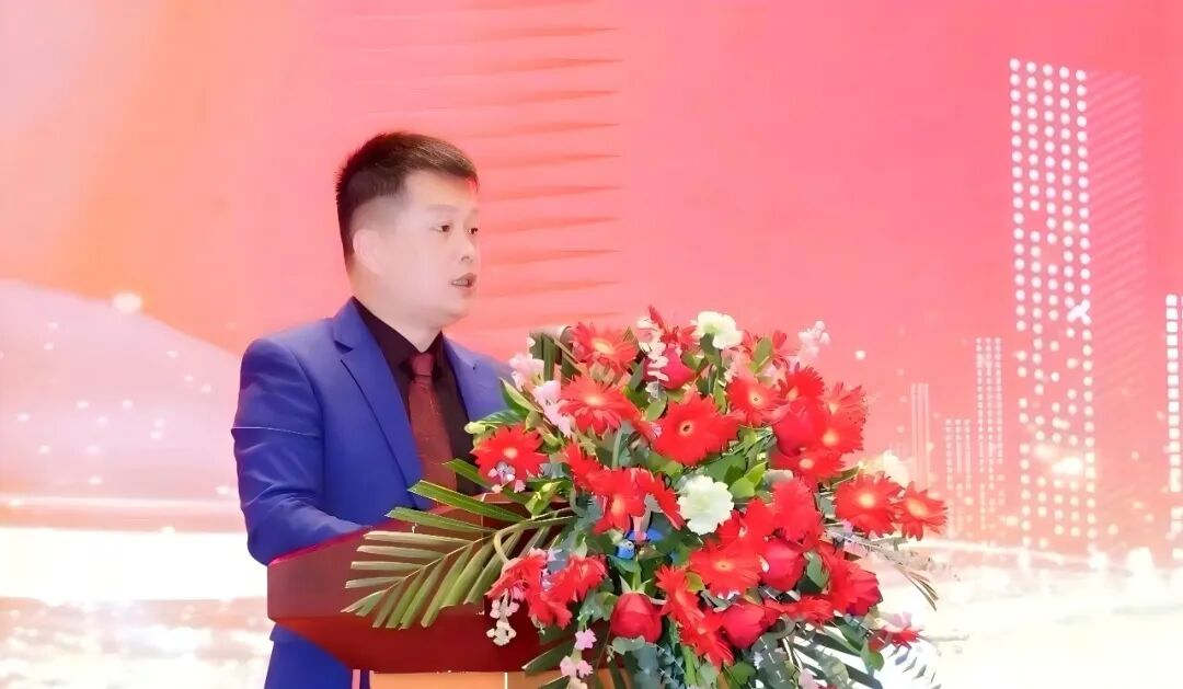 中国侨商联合会常务理事、江夏国际董事长黄盾斌接受《人民日报·海外版》采访